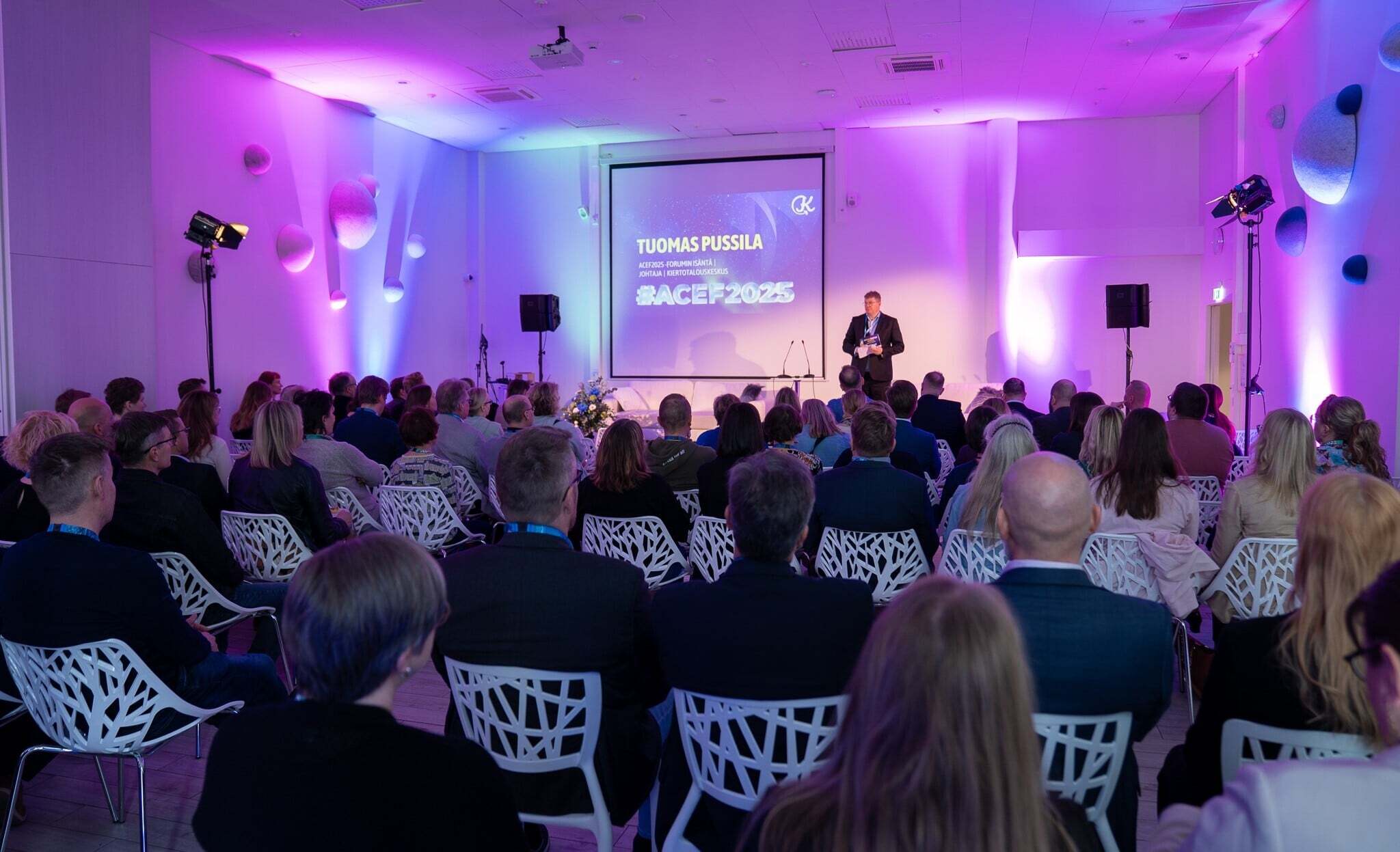 ACEF2025 -forumin isäntänä toimi Kiertotalouskeskuksen johtaja Tuomas Pussila. Forum oli loppuunmyyty.