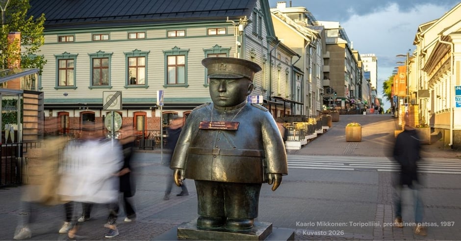 Vuoden 2026 Kiertotalousteko Vaatelaastari FabPatch, Kaarlo Mikkonen: Toripolliisi, pronssinen patsas, 1987 © Kuvasto 2026