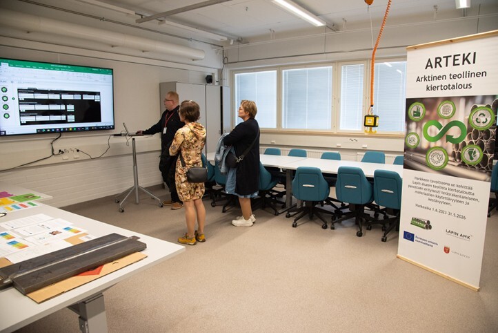 Hiilijalanjälkilaskentatyökalun esittely Älypajassa Lapin AMKissa ACEF2025 -forumissa. Kuva Marjo Ollila