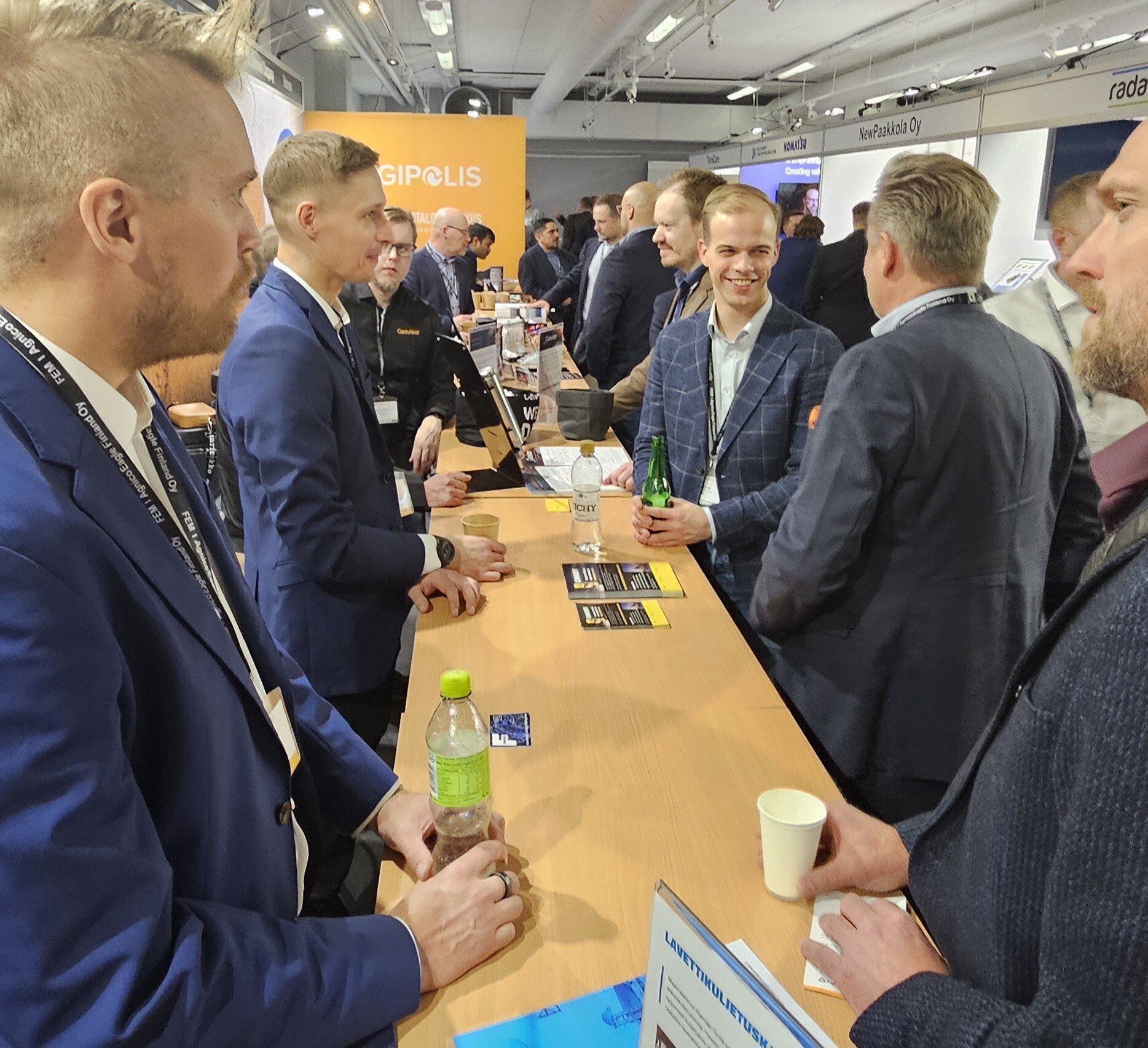 FEM2025 -kaivostapahtumassa Digipoliksen ja Kiertotalouskeskuksen yritysosastolla riitti vipinää. Kuva Soile Suvanto Kemin Digipolis oy