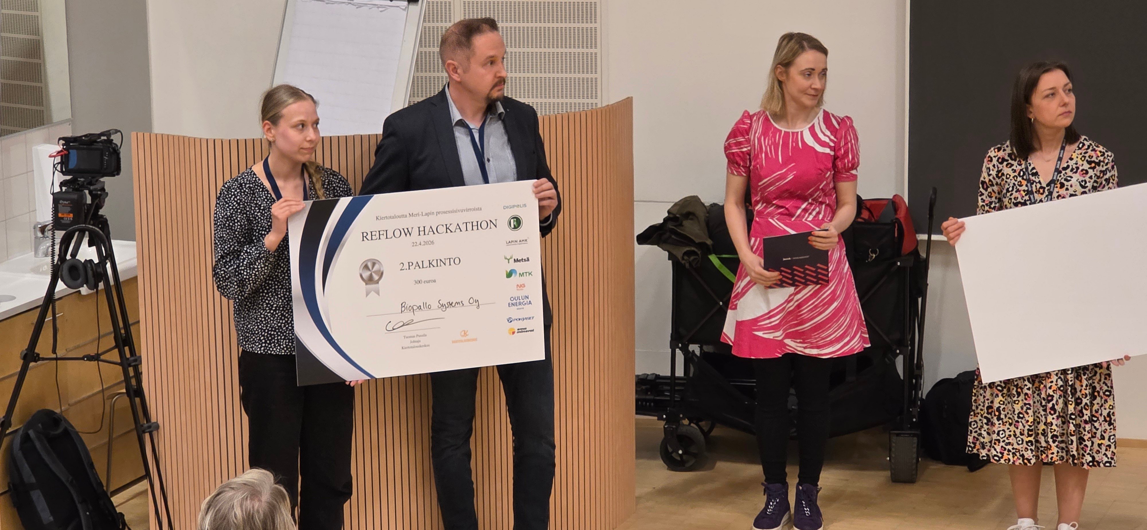 Biopallo saavutti kisassa toisen sijan. Idean ovat kehittäneet Toni Luoma ja Riikka Mantsinen. Kuva Soile Suvanto Kemin Digipolis oy