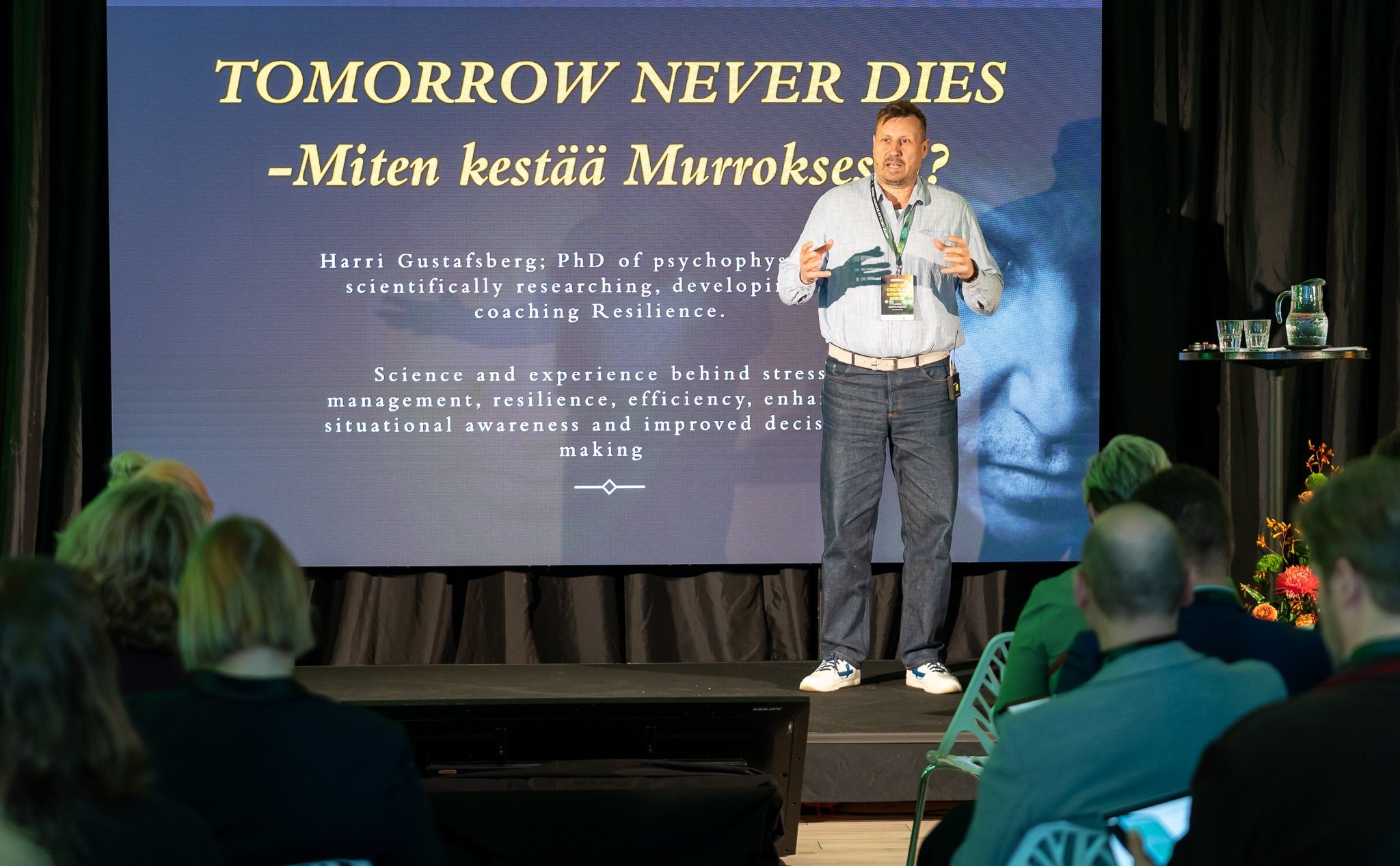 Harri Gustafsberg, filosofian tohtori, psykologian ja henkisen suorituskyvyn asiantuntija, Suomen Mentoritiimi oy, ACEF2026 -forumissa 3.6.2026. Kuva Videcam Jussi Riikonen