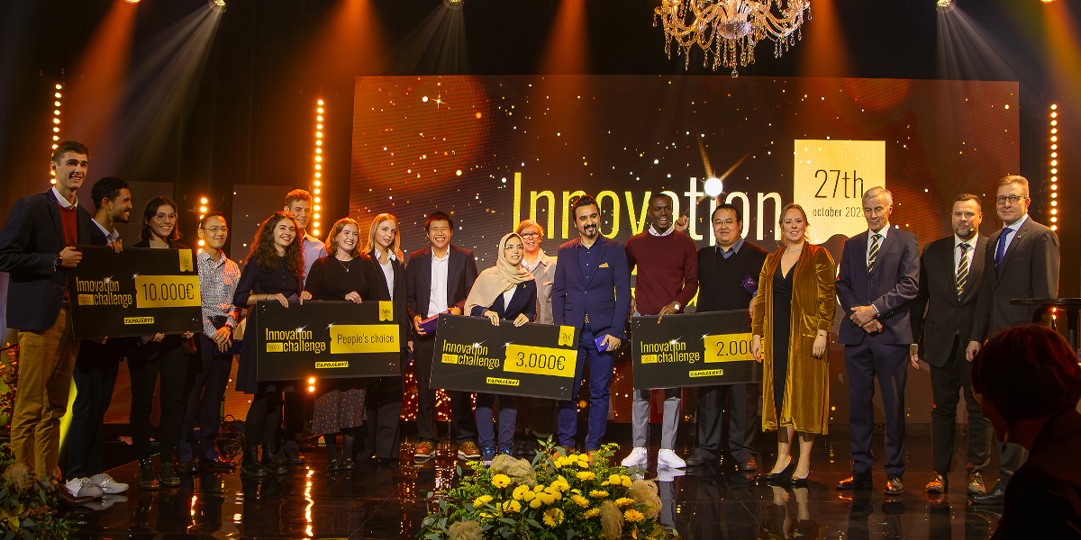 Tapojärvi Innovation Challengen palkitut joukkueet, tuomaristo ja juontajat.