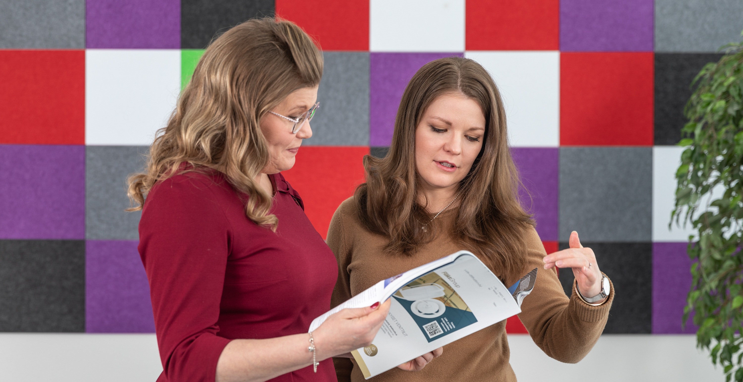Tilaa uutiskirjeemme, kuvassa Soile Suvanto ja Ella Saarenpää, Kemin Digipolis oy