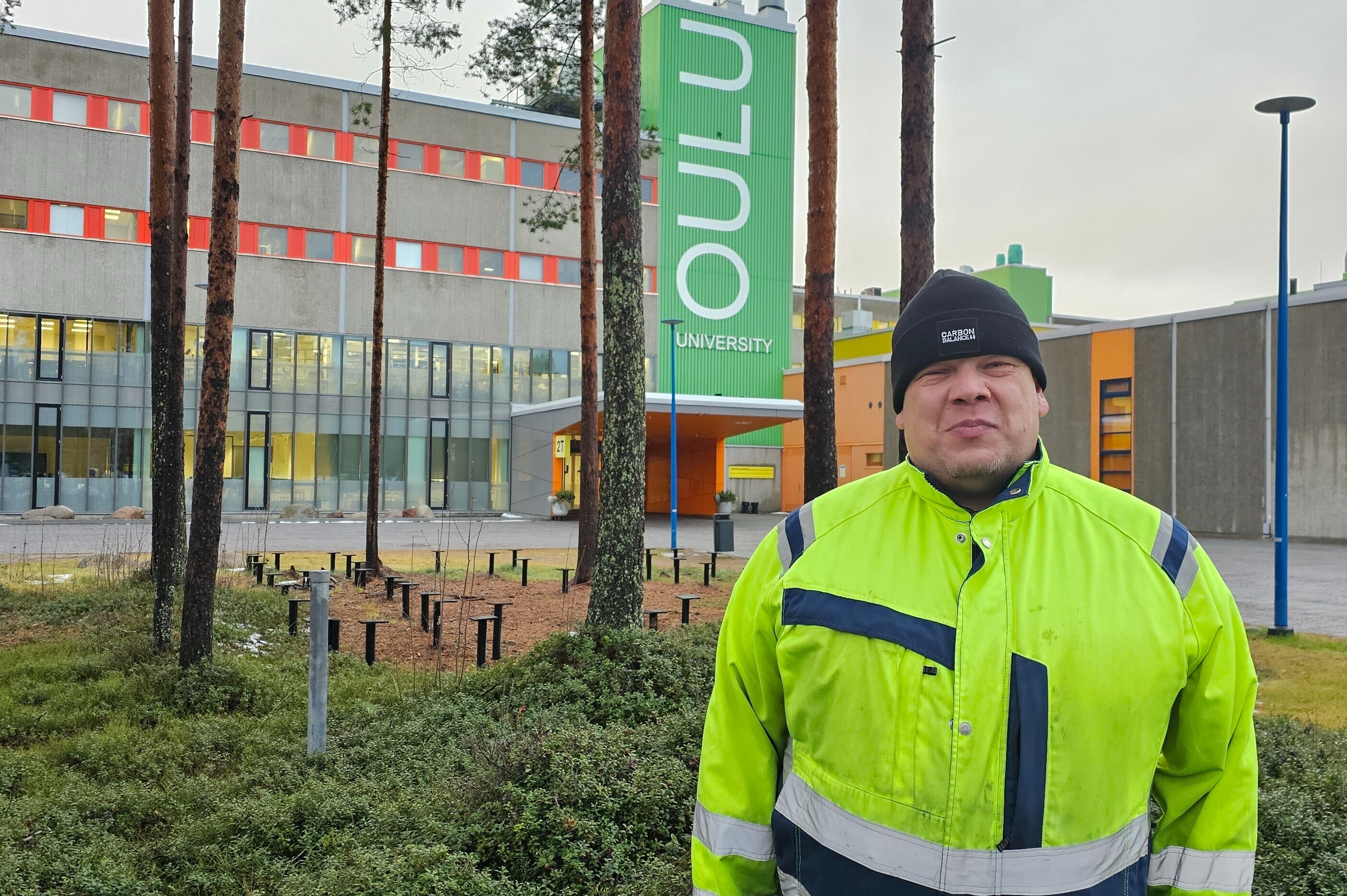 SF Tecin perustaja ja innovaatioiden kaupallistamisesta vastaava Juha Roininen kertoo, että yritykselle on tärkeää tehdä yhteistyötä korkeakoulujen kanssa. Erityisen tiivistä yhteistyö on Oulun yliopiston kanssa.